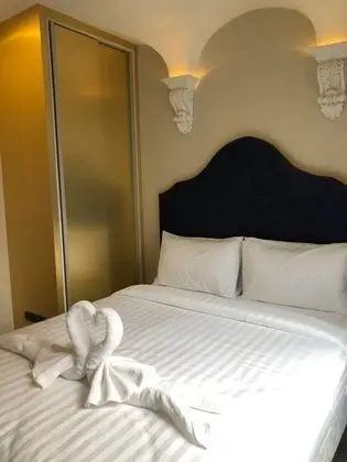 2-Bedroom Condo with Pool View