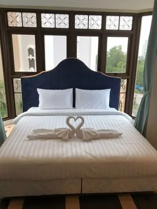 2-Bedroom Condo with Pool View
