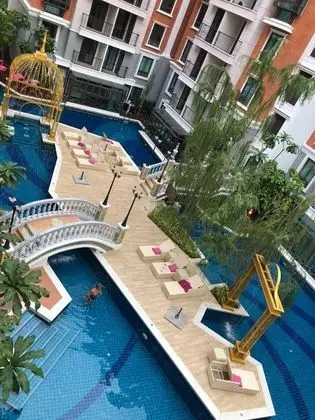 2-Bedroom Condo with Pool View
