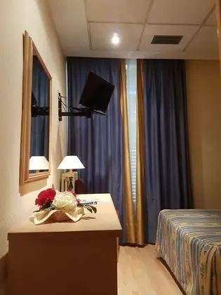 Büyük Yataklı Tek Kişilik Oda