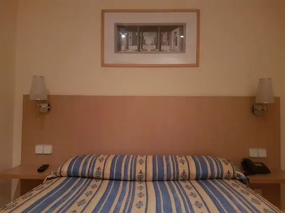 Büyük Yataklı Tek Kişilik Oda