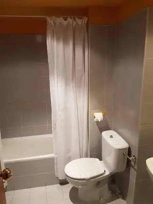 Büyük Yataklı Tek Kişilik Oda