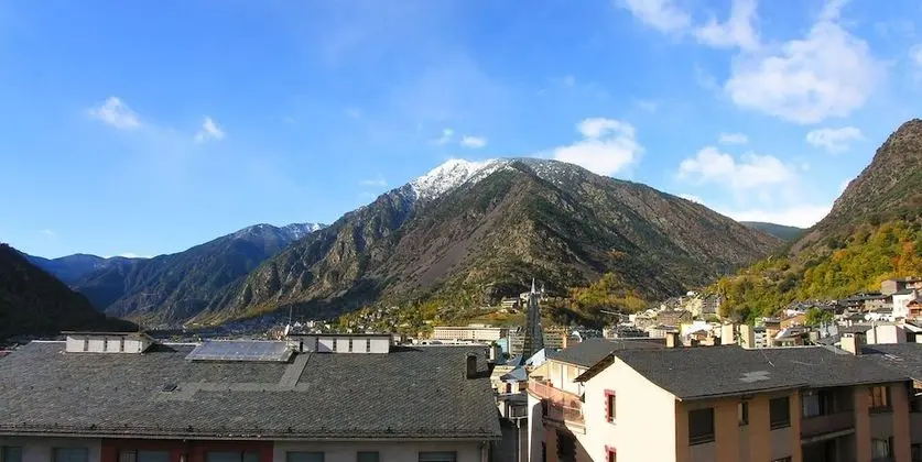 Üç Kişilik Oda