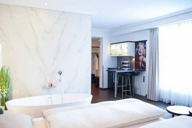 Deluxe Tek Büyük Yataklı Oda