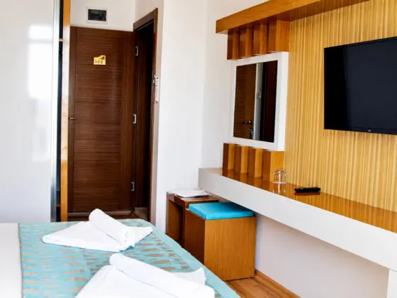 https://images.odamax.com/img/1920x1080/odamax/image/upload/Esperanza_Hotel_202607191716461_ChatGPT_Image_1_Haz_2026_14_56_12_4_.png
