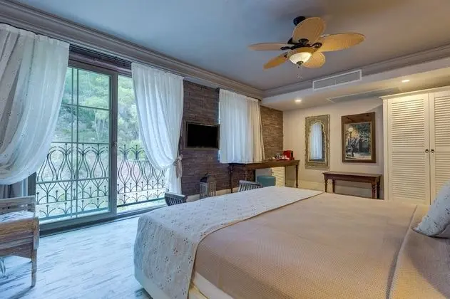Deluxe Tek Büyük Yataklı Oda, Küvet, Dağ Manzaralı