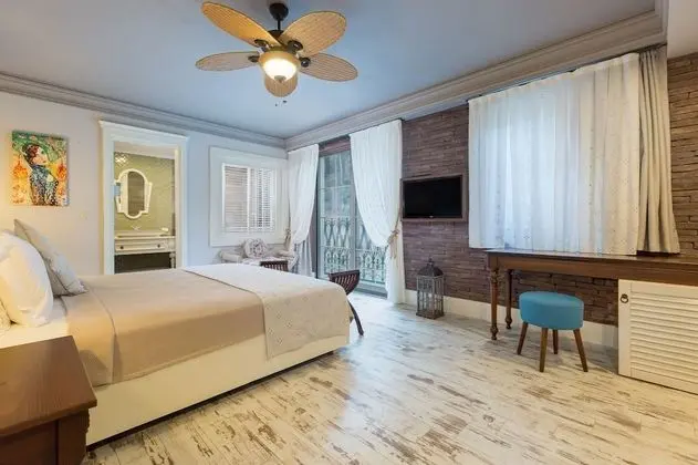 Deluxe Tek Büyük Yataklı Oda, Küvet, Dağ Manzaralı