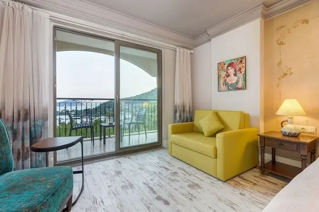 Üç Kişilik Oda, Deniz Manzaralı