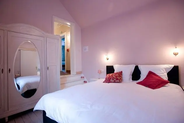 Tek Büyük Yataklı Oda, Jakuzi (La Tentation)