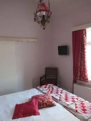 Tek Büyük Yataklı Oda, Jakuzi (La Tentation)