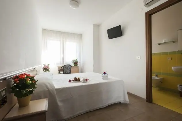 Basic Tek Büyük Yataklı Oda