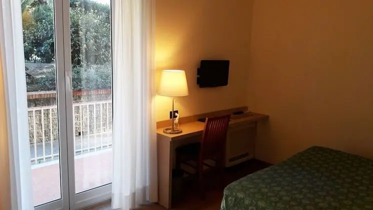 Economy Tek Büyük veya İki Ayrı Yataklı Oda, Balkon