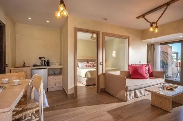 Luxury One Bedroom Suite with Sea View & Private Pool