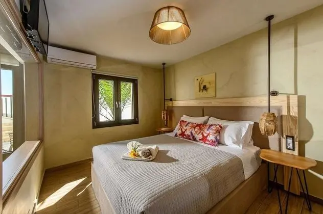 Luxury One Bedroom Suite with Sea View & Private Pool