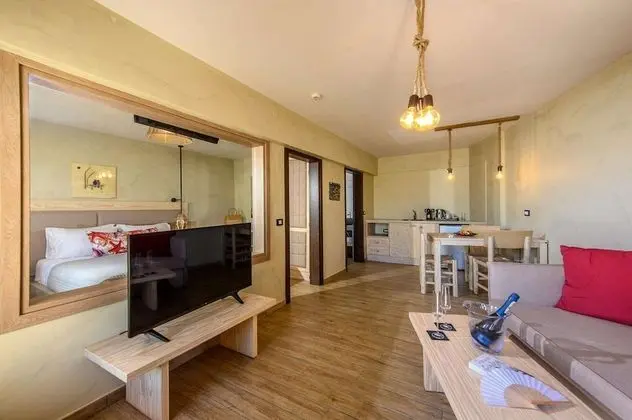 Luxury One Bedroom Suite with Sea View & Private Pool