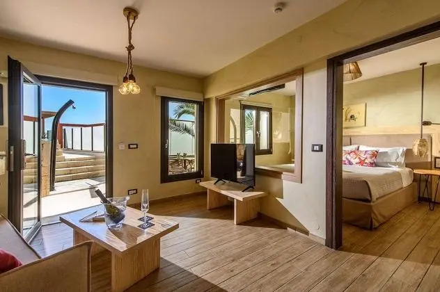 Luxury One Bedroom Suite with Sea View & Private Pool