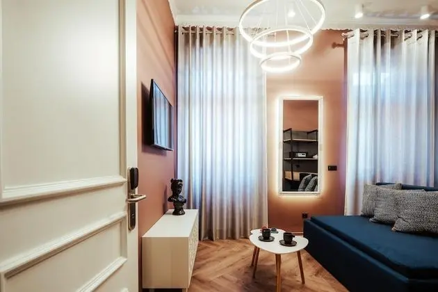 Junior Süit, Balkon