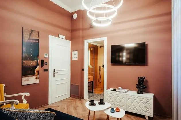 Junior Süit, Balkon