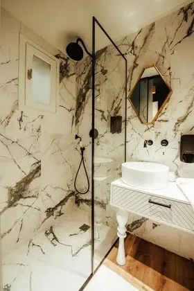 Superior Tek Büyük Yataklı Oda (Outdoor Hot Tub)