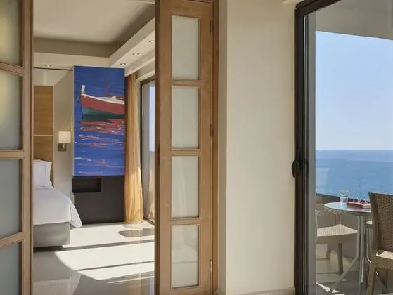 Family Oda, Kısmi Deniz Manzaralı