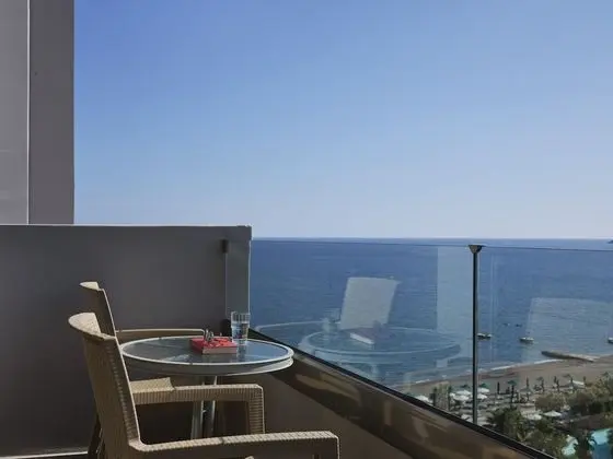 Family Oda, Kısmi Deniz Manzaralı