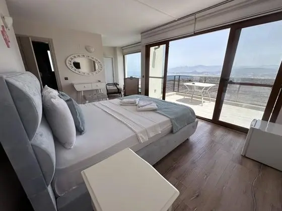 Suit Oda, Deniz Manzaralı, Jakuzili