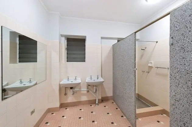 Tek Kişilik Oda, Ortak Banyo
