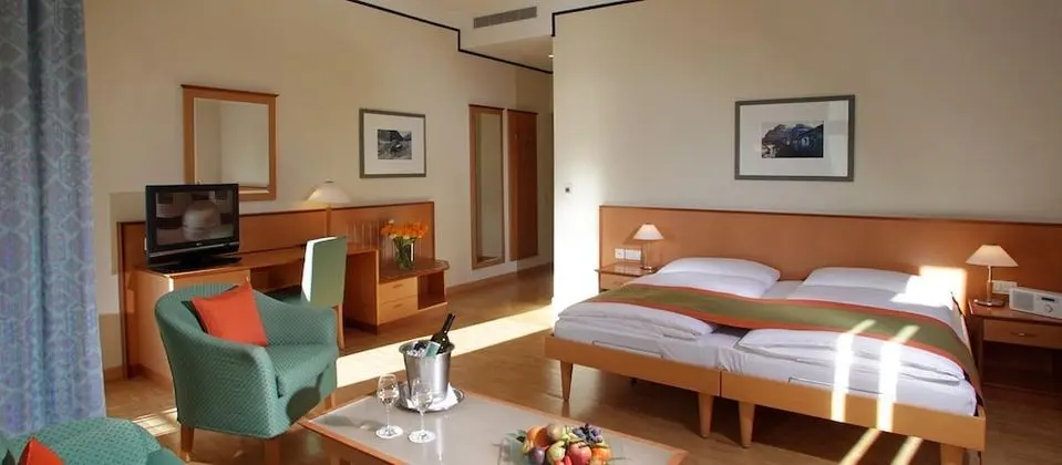 Deluxe Dört Kişilik Oda, Göl Manzaralı