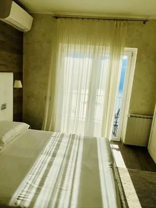 Tek Büyük Yataklı Oda, Göl Manzaralı (White)
