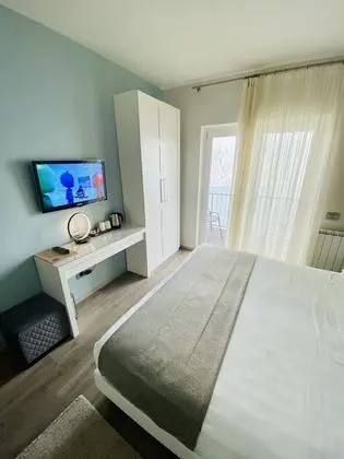 Tek Büyük Yataklı Oda, Göl Manzaralı (White)