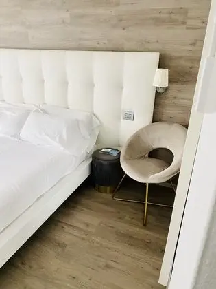 Tek Büyük Yataklı Oda, Göl Manzaralı (White)