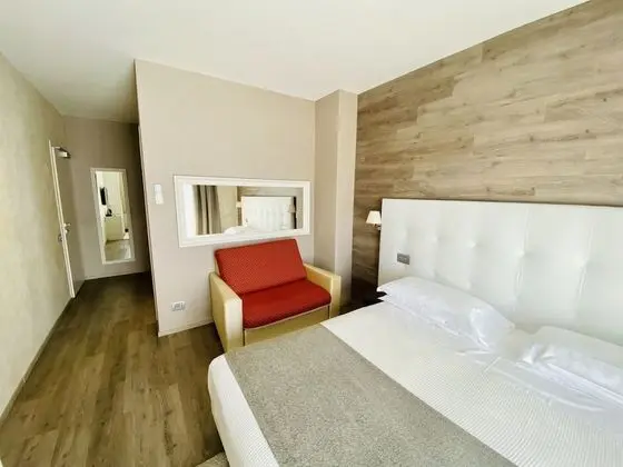 Tek Büyük Yataklı Oda, Göl Manzaralı (White)