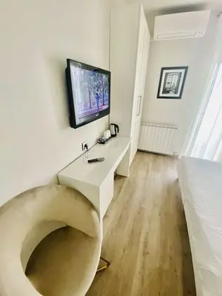 Tek Büyük Yataklı Oda, Göl Manzaralı (White)