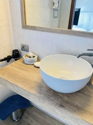 Tek Büyük Yataklı Oda, Göl Manzaralı (White)