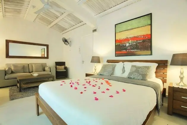 Luxury Oda