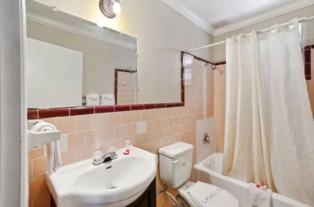 Oda, 2 Büyük (Queen) Boy Yatak