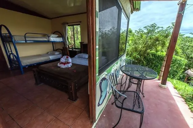 Dört Kişilik Oda, Ortak Banyo