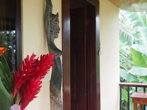 Üç Kişilik Oda, Ortak Banyo