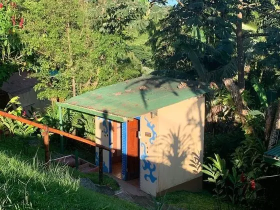 Üç Kişilik Oda, Ortak Banyo