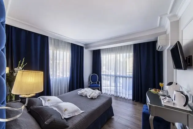 Standard Tek Büyük veya İki Ayrı Yataklı Oda, Balkon, Havuz Manzaralı