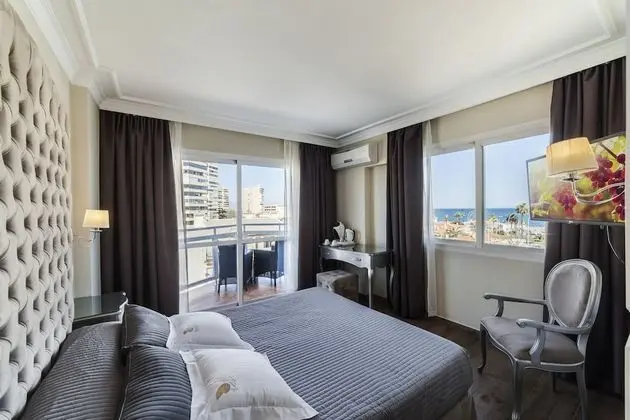 Standard Tek Büyük veya İki Ayrı Yataklı Oda, Balkon, Havuz Manzaralı