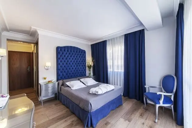 Standard Tek Büyük veya İki Ayrı Yataklı Oda, Balkon, Havuz Manzaralı