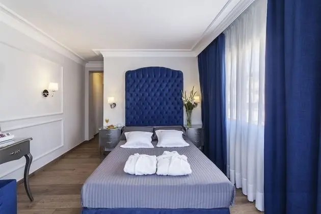 Standard Tek Büyük veya İki Ayrı Yataklı Oda, Balkon, Havuz Manzaralı