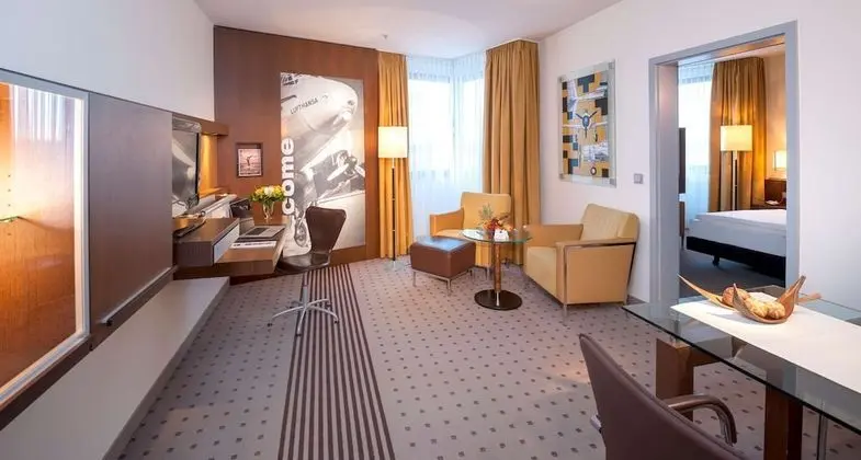 Süit (Business Suite with King Size Bed)