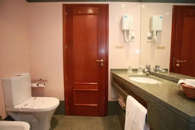 İki Ayrı Yataklı Oda (2 Adults + 1 Child)