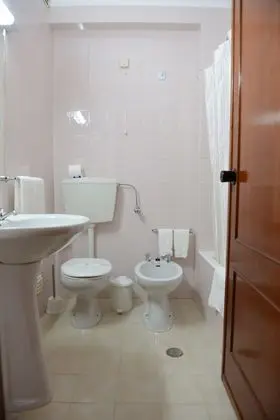 İki Ayrı Yataklı Oda, Sigara İçilmez