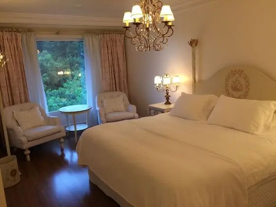 Luxury Tek Büyük Yataklı Oda