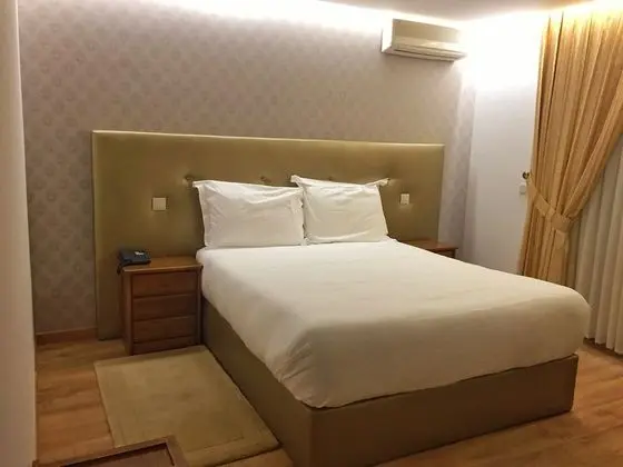 Traditional Tek Büyük Yataklı Oda