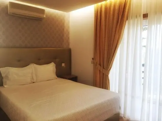 Traditional Tek Büyük Yataklı Oda