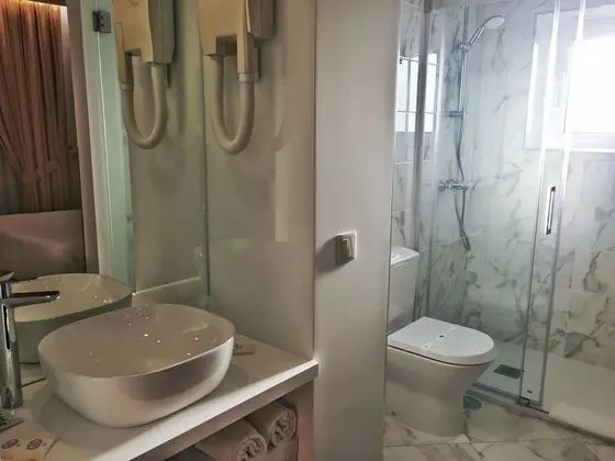 Traditional Tek Büyük Yataklı Oda